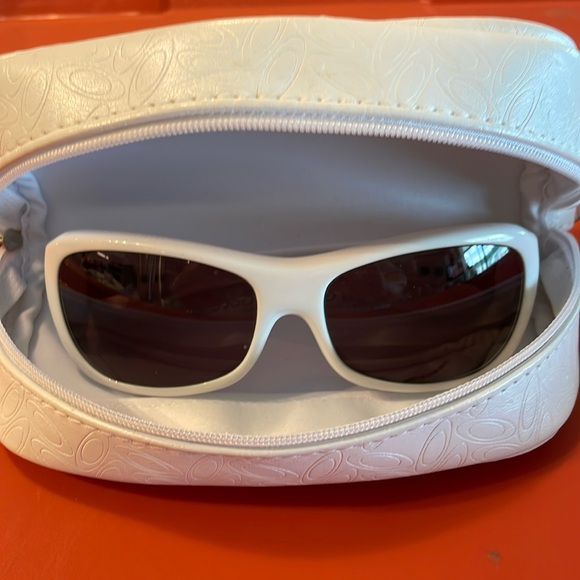 Oakley Flaunts white. Newnever worn with zippered case.